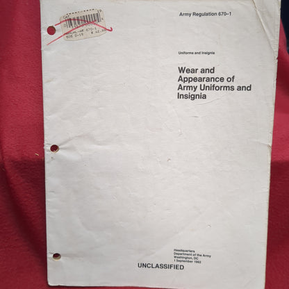 BOOK UNIFORMS AND  INSIGNIA WEAR AND APPEARANCE OF ARMY UNIFORMS AND INSIGNIA 1 SEPTEMBER 1992 (BOX22)