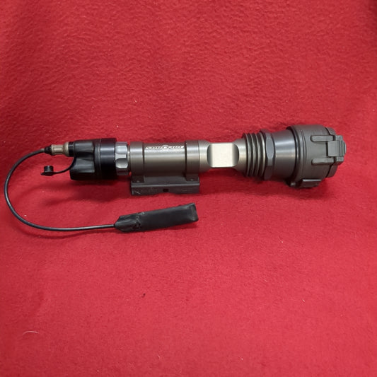 Surefire Millennium Light Pressure Switch Weapon Mount ARMS 17 Tri-Lock A35102 (j09 ab02-DEC157)