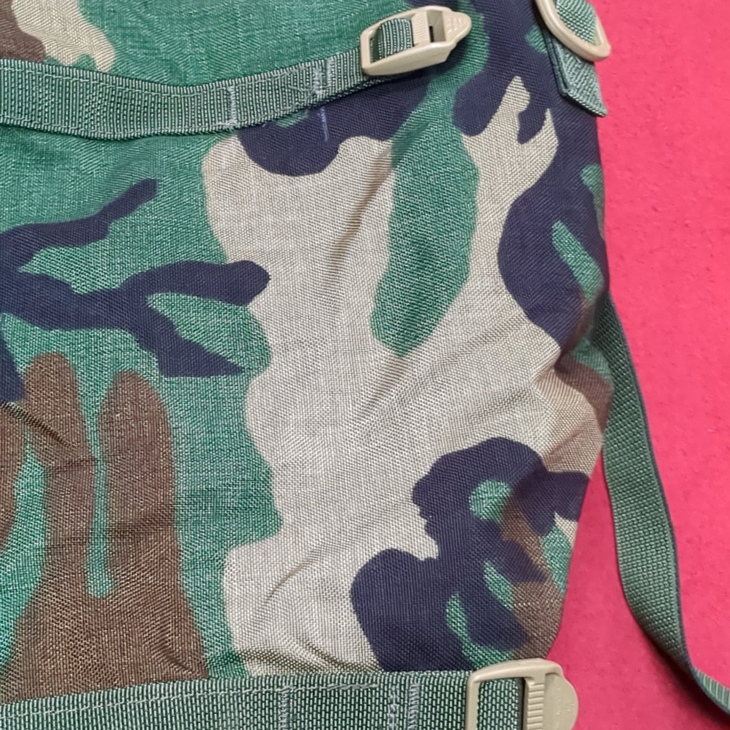 USGI Molle 2 Modular Lightweight Load-Carrying Equipment Radio Pouch Woodland Excellent Condition (BB05-DEC178)