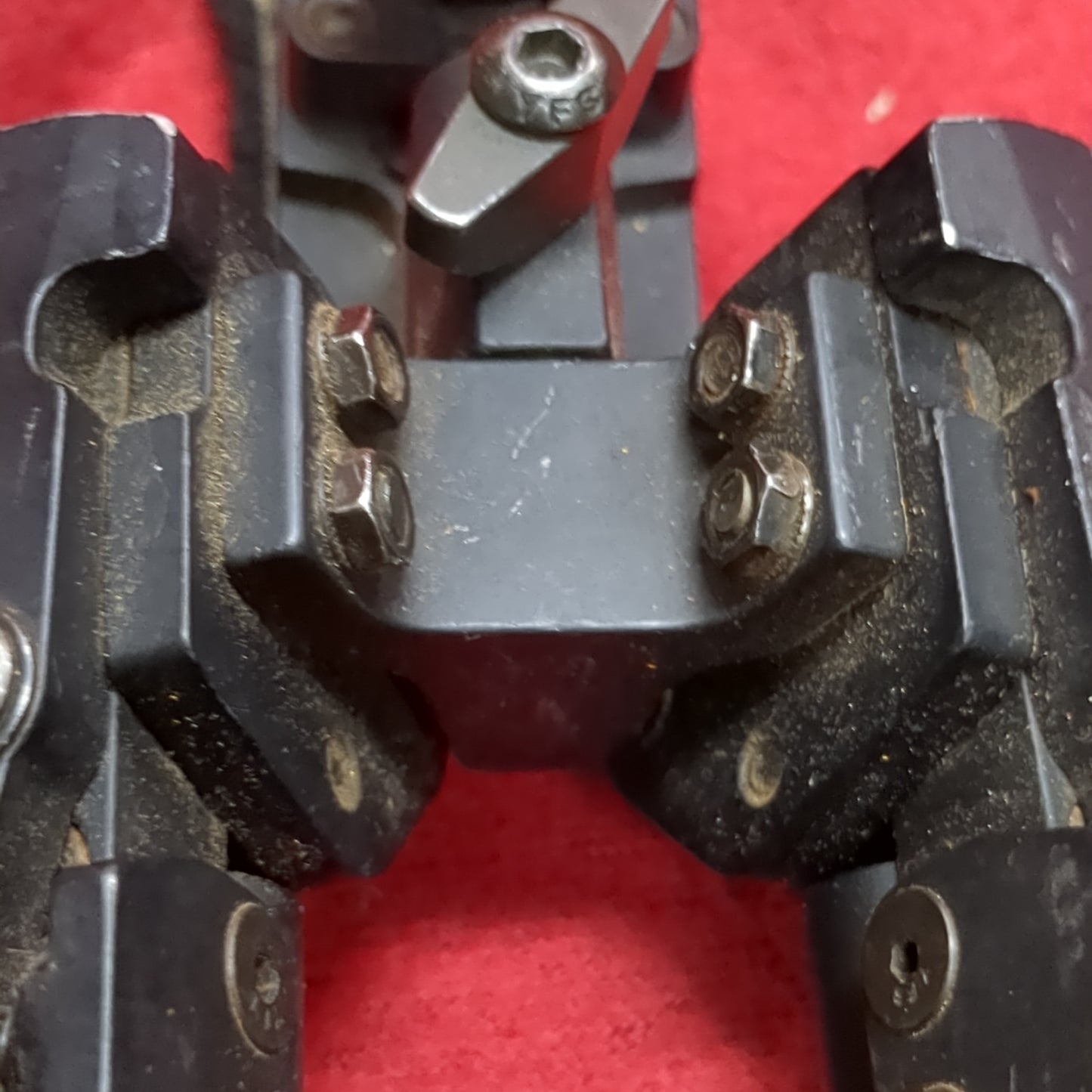 GG&G LCB-3 HVY DUTY TACT BIPOD Used (FB17-DEC184)