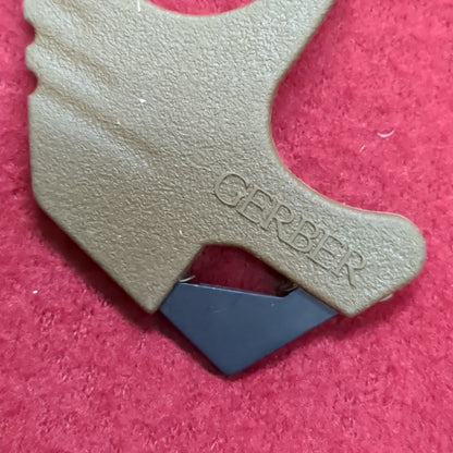 NOS Gerber Rescue Hook Seatbelt Strap Cutter Glass Breaker Case Malice Belt Clip Coyote (34cr- ca2-FEB109)