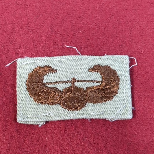 NOS US Army Air Assault Badge Sew on Patch Desert DCU Camouflage (DP3-HB)