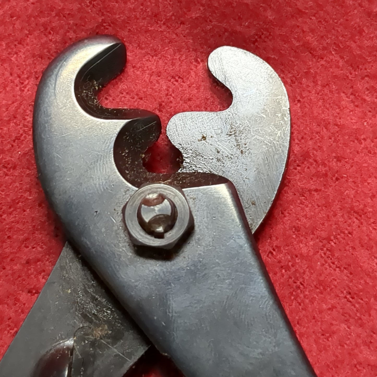 Vintage Old Hand Tool US Army Wire Crimper Pliers (26s ac09-MAR12)