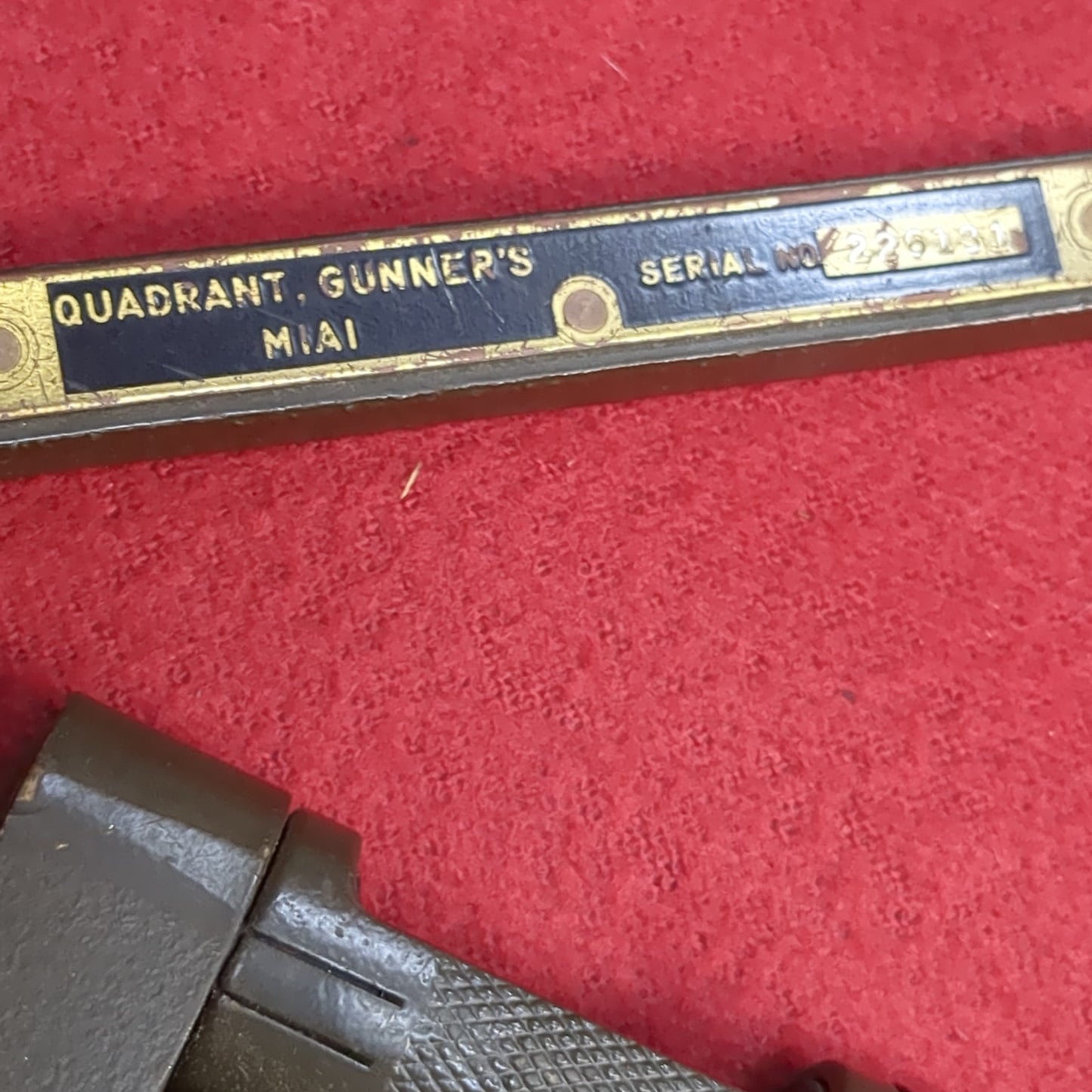 US Military M1A1 Gunners Quadrant w/ M82 Metal Carrying Case  (BA03-MAR69)