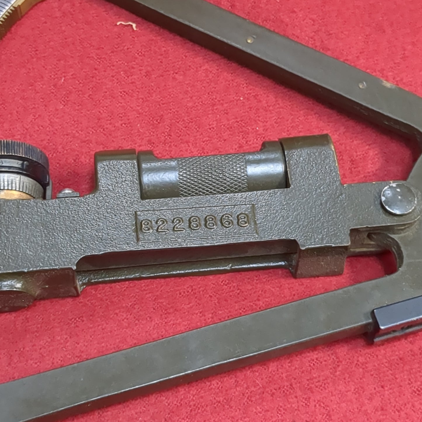 US Military M1A1 Gunners Quadrant w/ M82 Metal Carrying Case  (BA03-MAR69)