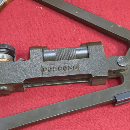 US Military M1A1 Gunners Quadrant w/ M82 Metal Carrying Case  (BA03-MAR69)