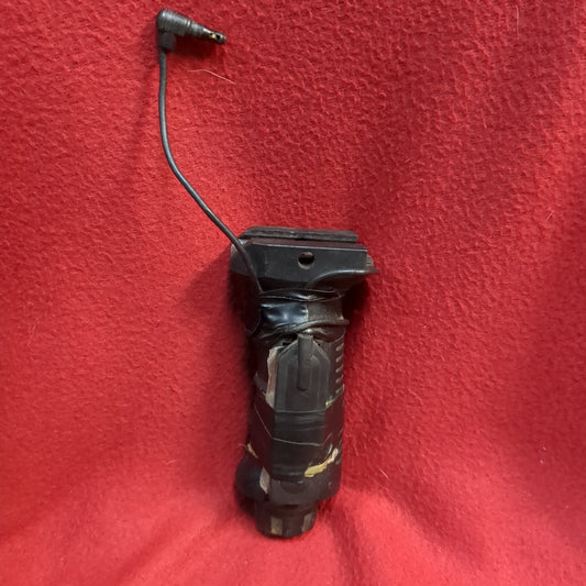 AMBIDEXTROUS VERTICAL FOREGRIP, BLACK W/ Pressure switch Used (FB18-ALP28)
