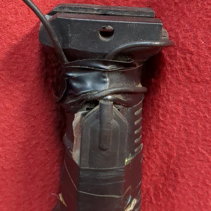 AMBIDEXTROUS VERTICAL FOREGRIP, BLACK W/ Pressure switch Used (FB18-ALP28)