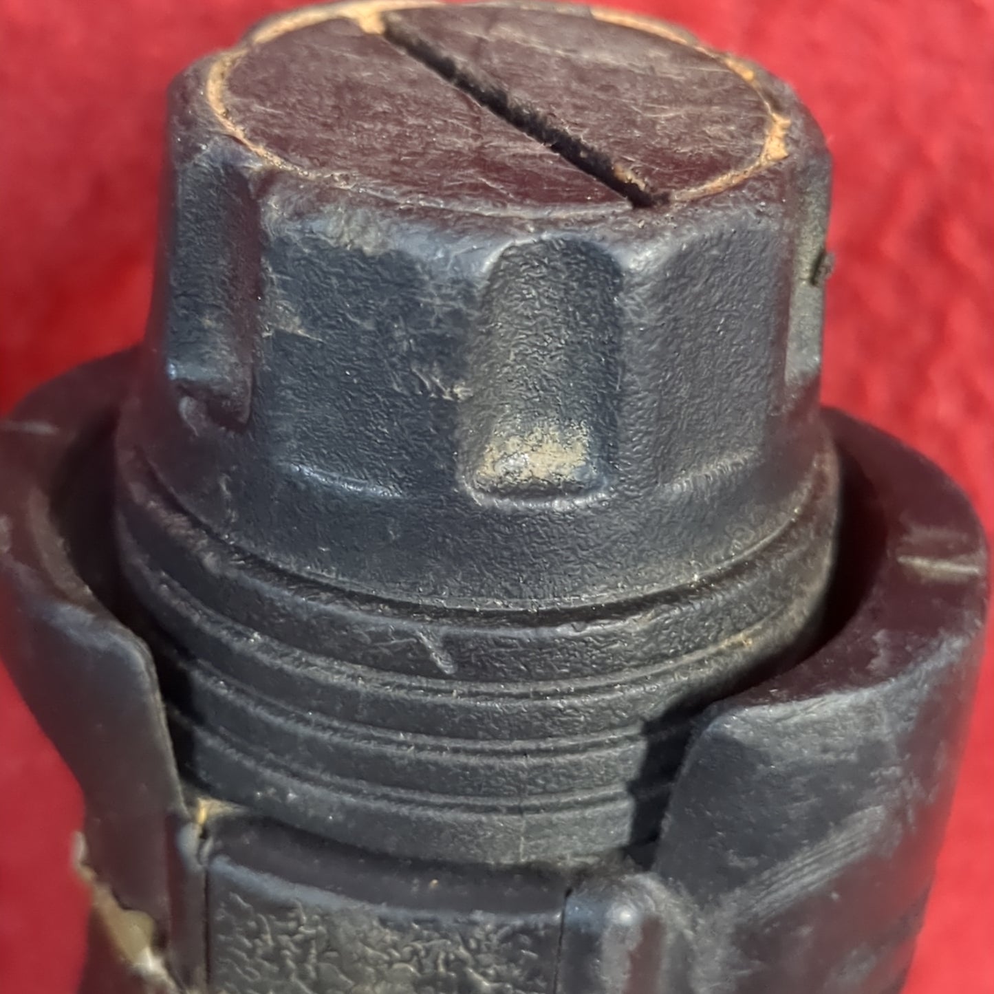 AMBIDEXTROUS VERTICAL FOREGRIP, BLACK W/ Pressure switch Used (FB18-ALP28)