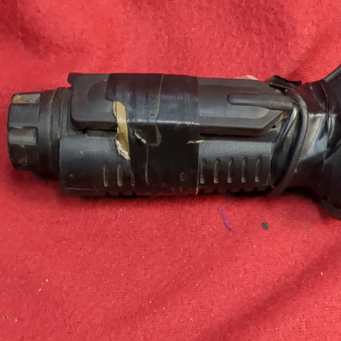 AMBIDEXTROUS VERTICAL FOREGRIP, BLACK W/ Pressure switch Used (FB18-ALP28)