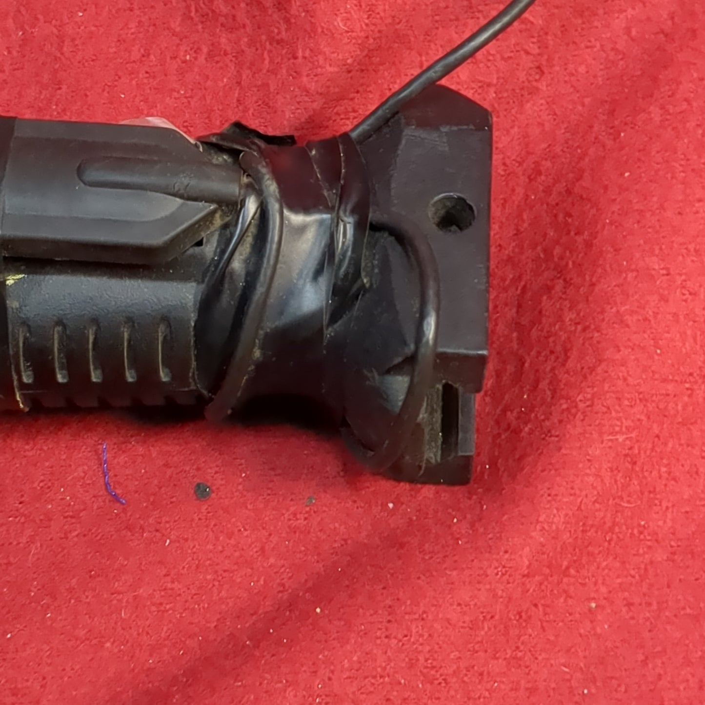 AMBIDEXTROUS VERTICAL FOREGRIP, BLACK W/ Pressure switch Used (FB18-ALP28)