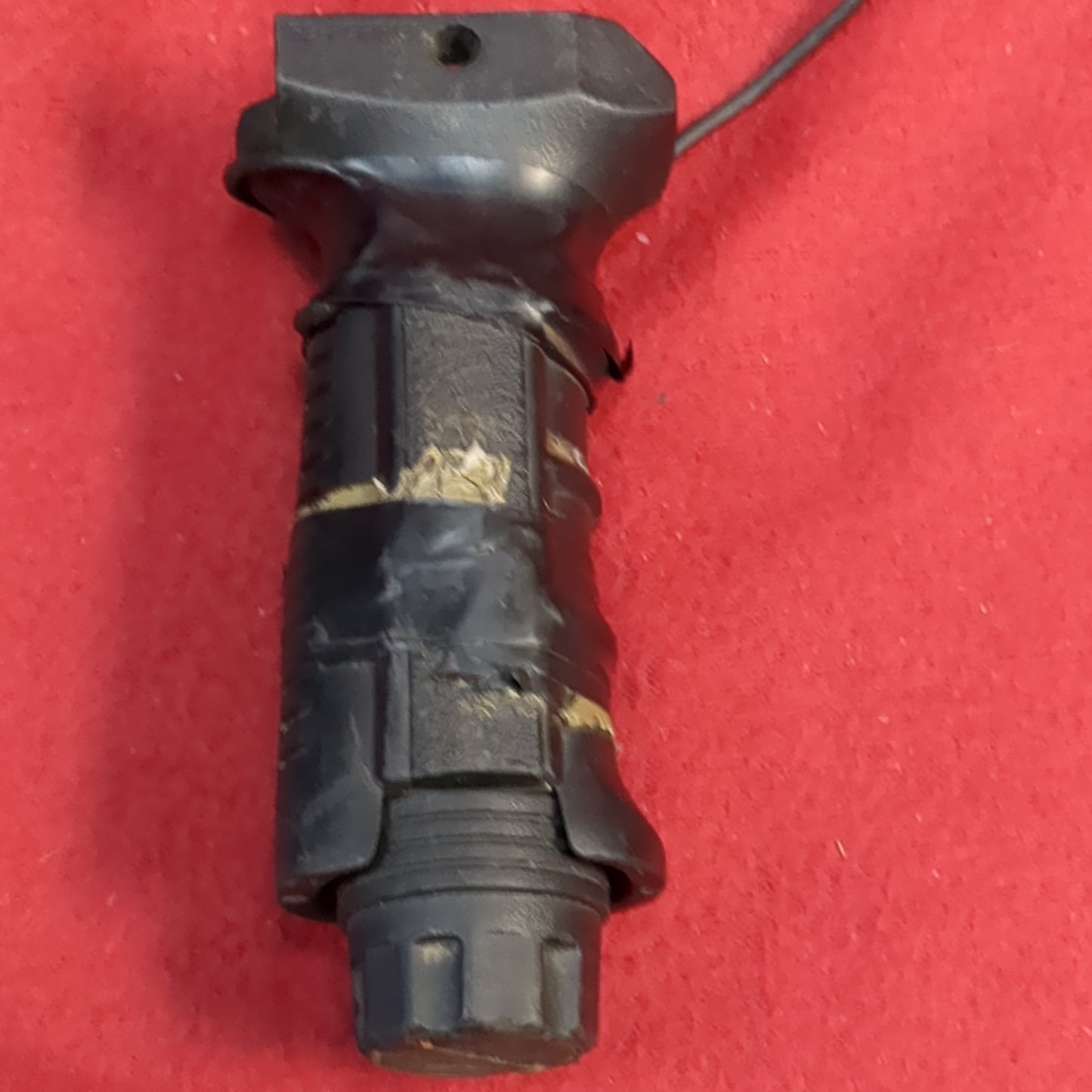 AMBIDEXTROUS VERTICAL FOREGRIP, BLACK W/ Pressure switch Used (FB18-ALP28)