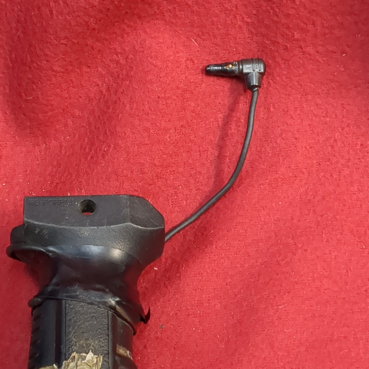 AMBIDEXTROUS VERTICAL FOREGRIP, BLACK W/ Pressure switch Used (FB18-ALP28)