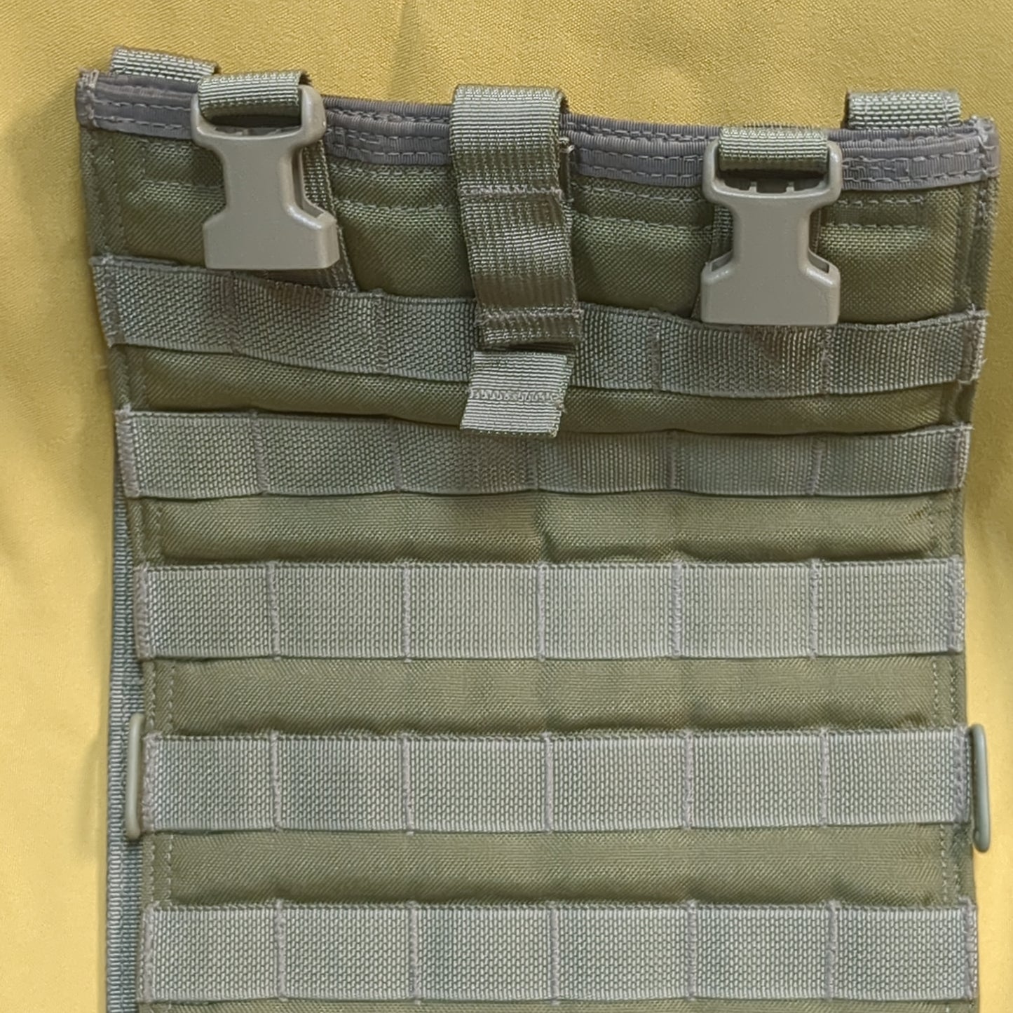 UNUSED Eagle Industries Khaki Hydration Carrier HP-MS-KH (34cr- ca2-yam48)