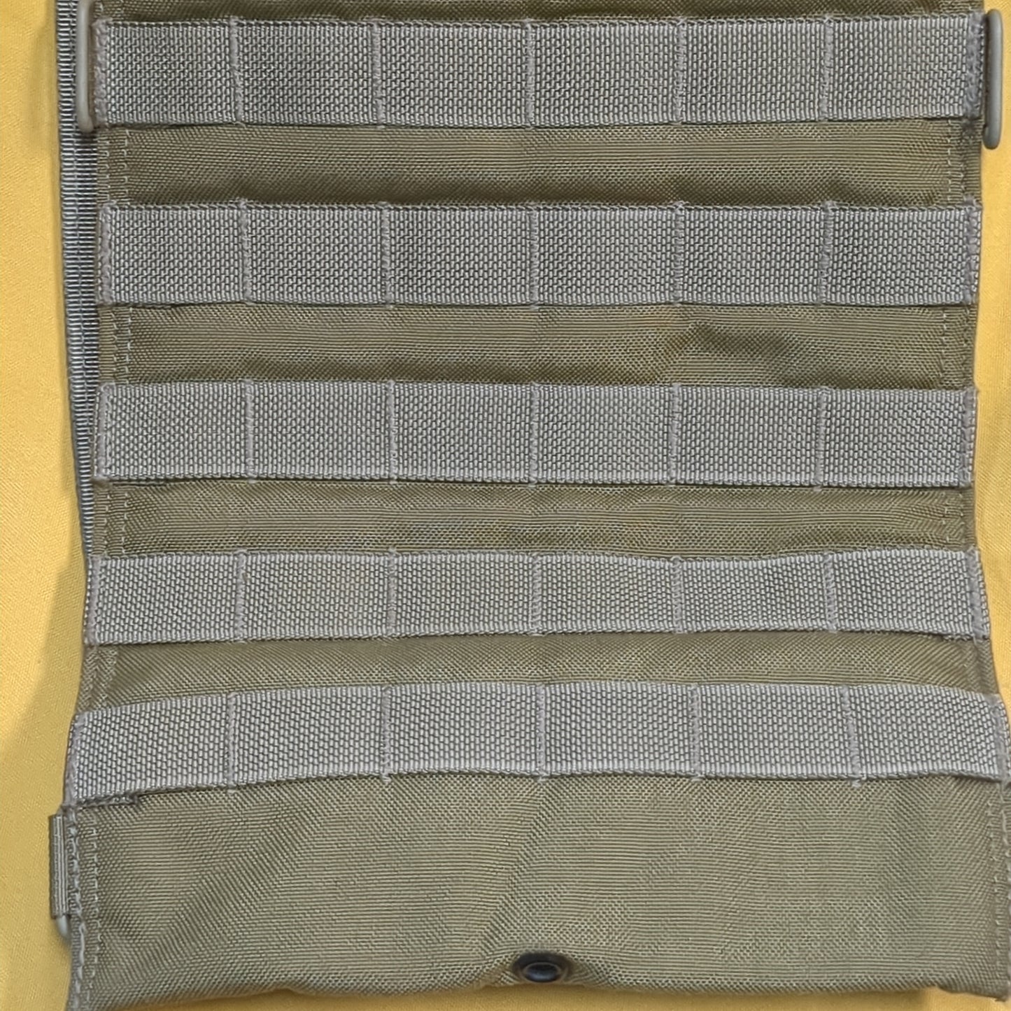 UNUSED Eagle Industries Khaki Hydration Carrier HP-MS-KH (34cr- ca2-yam48)