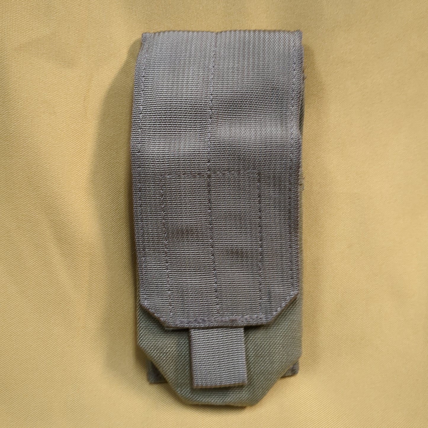 UNUSED Eagle Industries Khaki Molle Smoke Grenade Pouch (34cr- ca2-yam31)