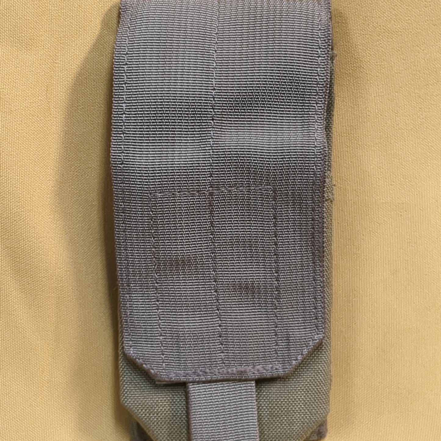 UNUSED Eagle Industries Khaki Molle Smoke Grenade Pouch (34cr- ca2-yam31)