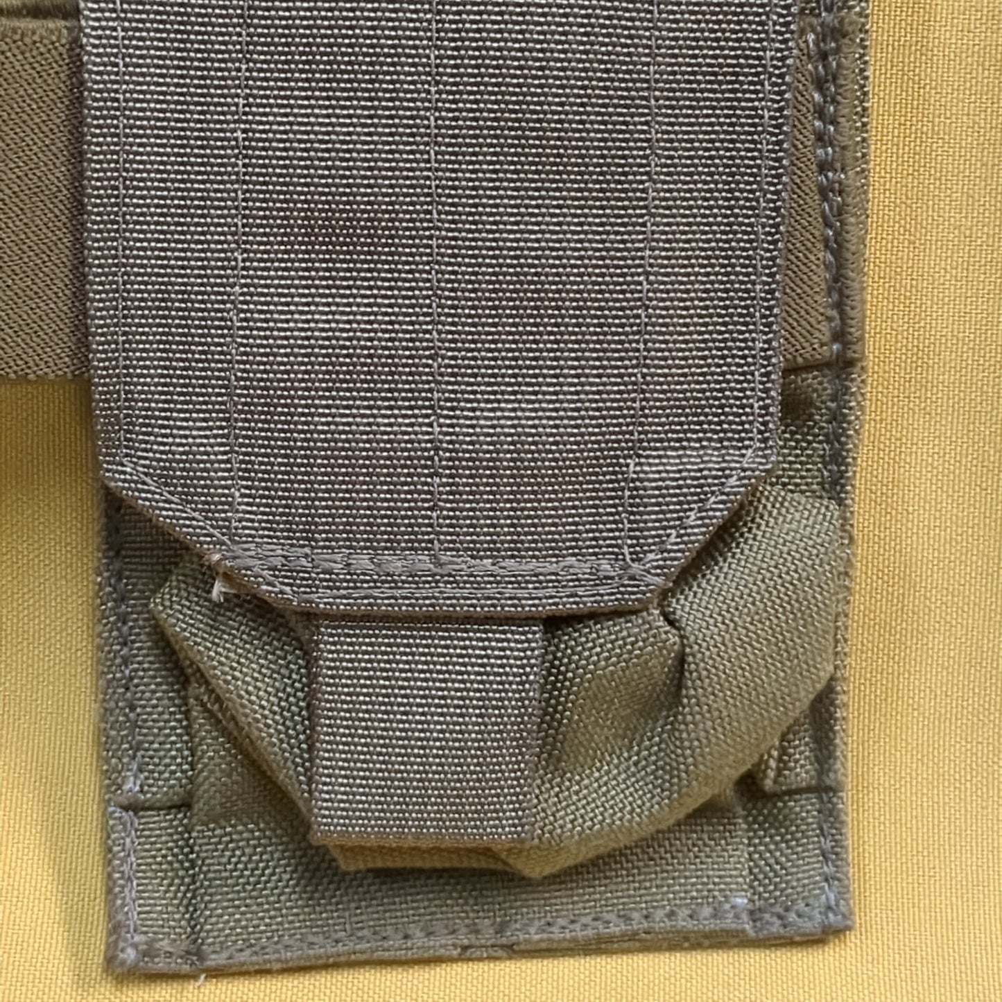 UNUSED Eagle Industries Khaki Molle Single Magazine Pouch (34cr- ca2-yam37)