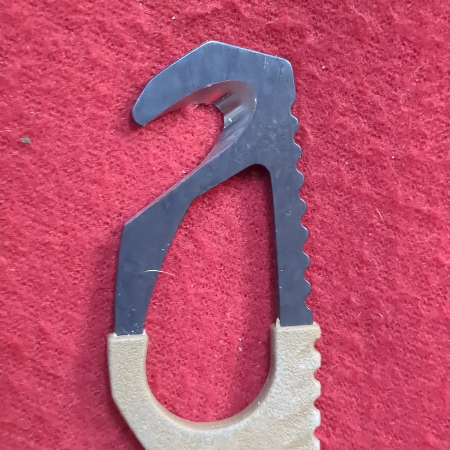 gerber rescue hook seatbelt strap cutter glass breaker case malice belt clip used (06cc- ca9-yam123)