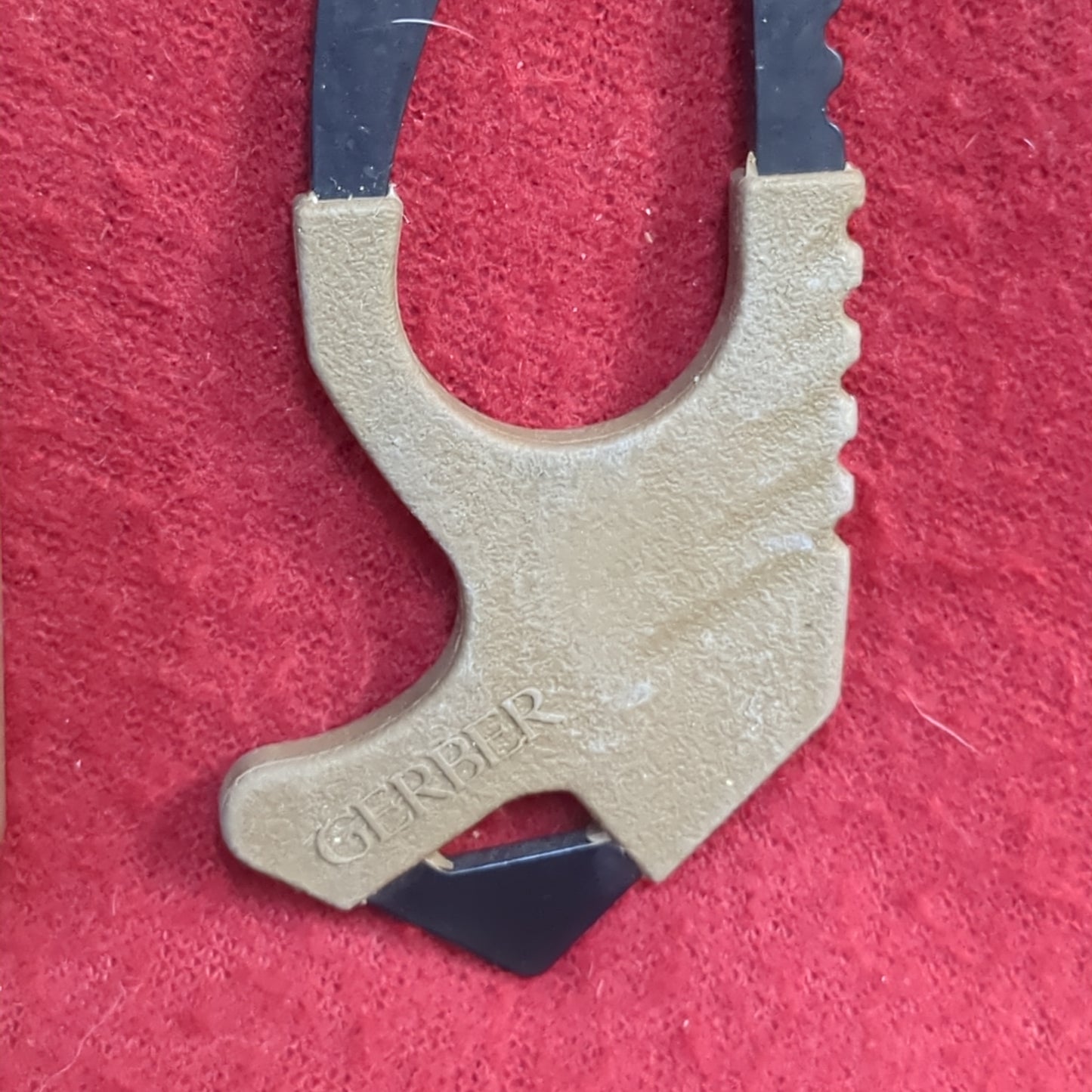 gerber rescue hook seatbelt strap cutter glass breaker case malice belt clip used (06cc- ca9-yam123)