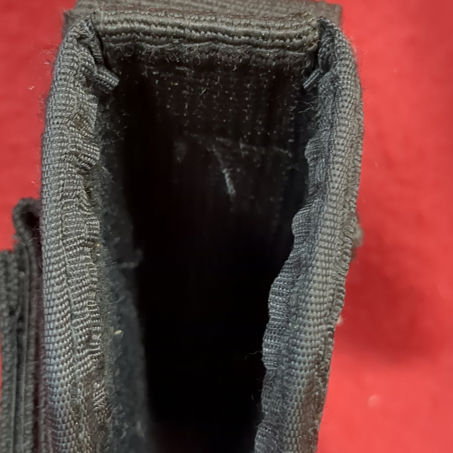 UTG right hand holster black used (31cr- ca6-enu56)