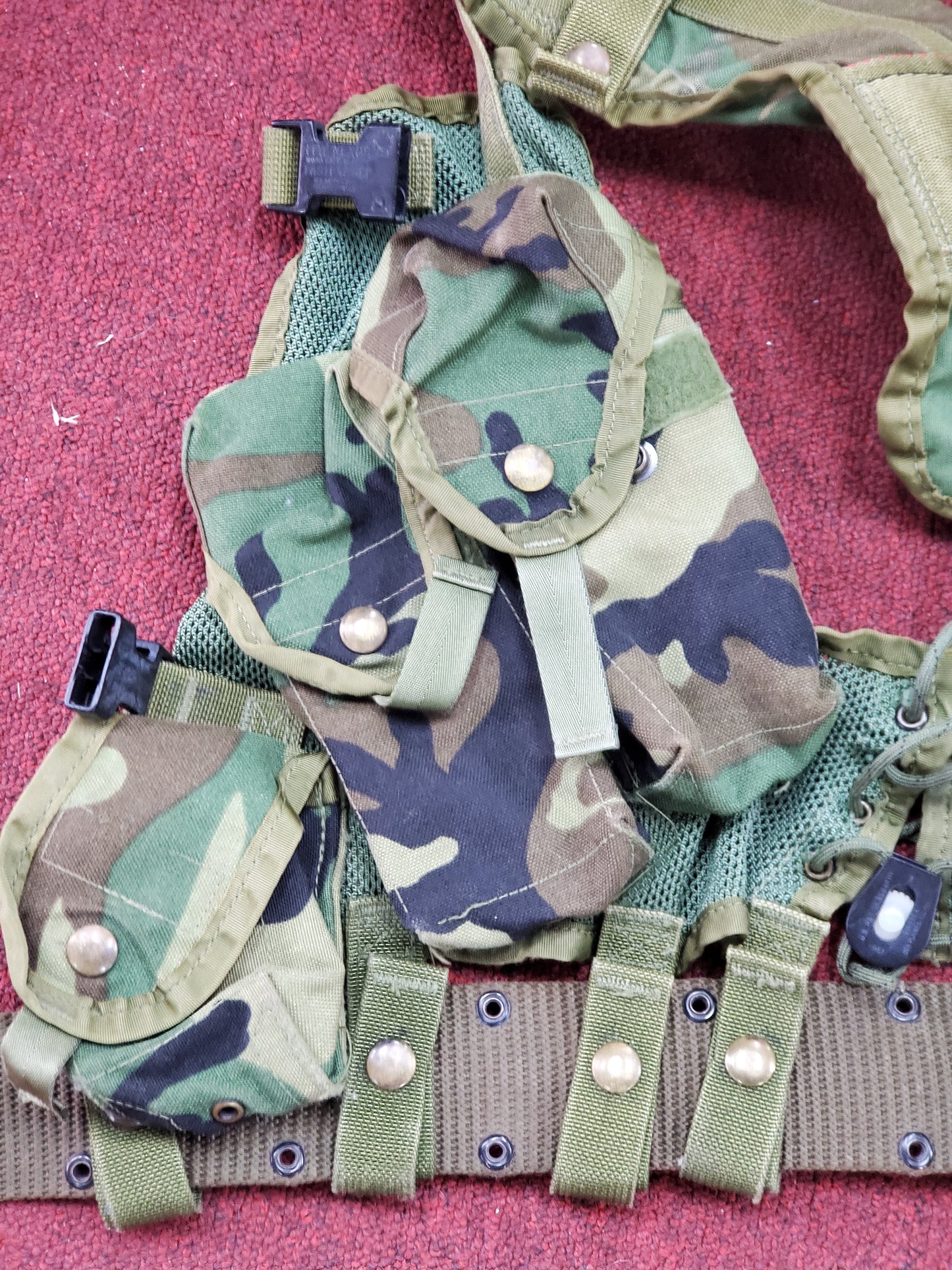 Unused 1974 Pistol Belt w/ 1994 BDU Enhanced Tactical Load Bearing Vest LC-88 Woodland (eb06-25jan31)