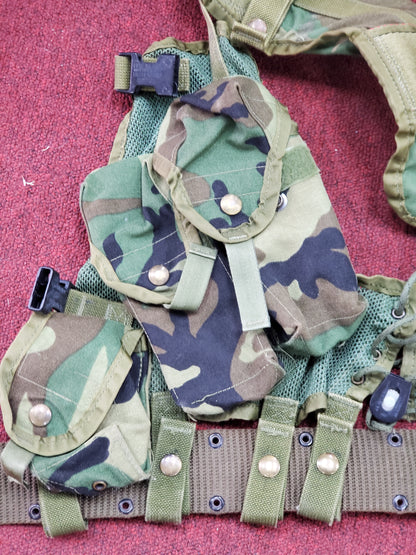 Unused 1974 Pistol Belt w/ 1994 BDU Enhanced Tactical Load Bearing Vest LC-88 Woodland (eb06-25jan31)