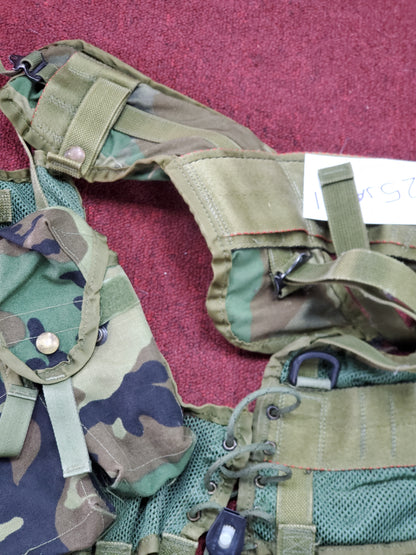 Unused 1974 Pistol Belt w/ 1994 BDU Enhanced Tactical Load Bearing Vest LC-88 Woodland (eb06-25jan31)