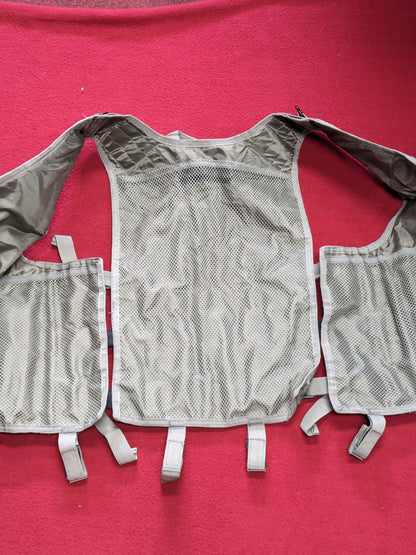 UTG taigear tg107C UCP / black Camo molle web tactical vest w/ pouches used (eb06-enu80)