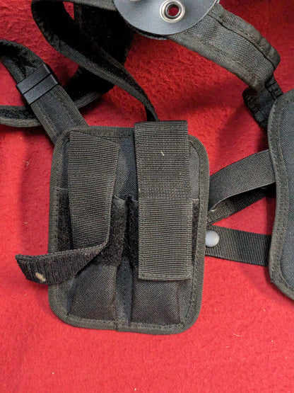 Shoulder holster w/two mag pouches Black (FB18-enu120)