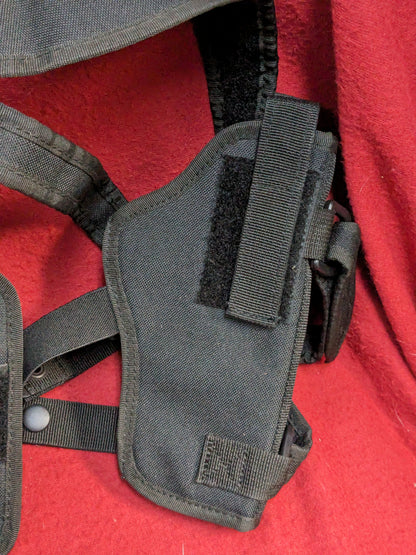Shoulder holster w/two mag pouches Black (FB18-enu120)