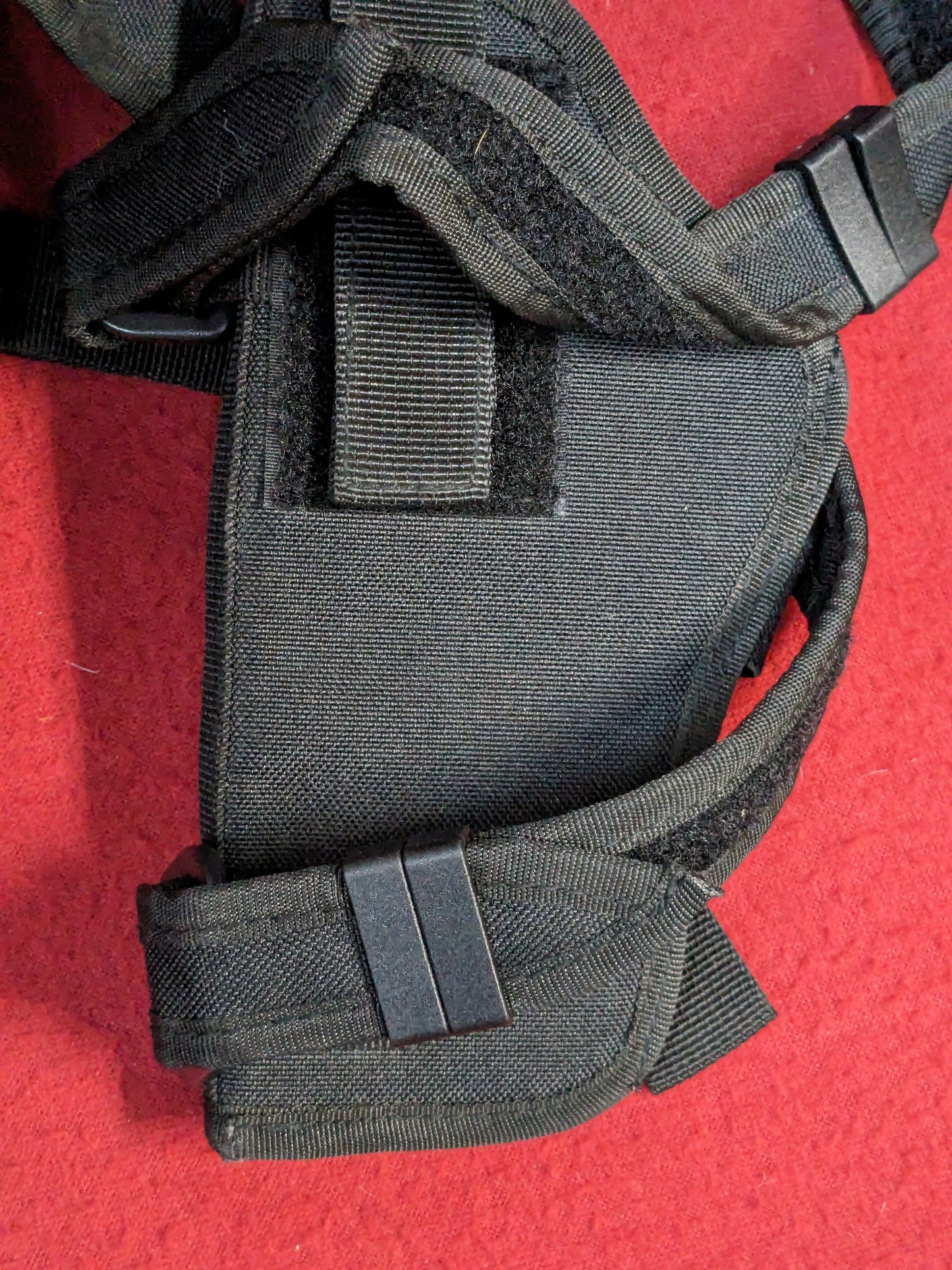 Shoulder holster w/two mag pouches Black (FB18-enu120)