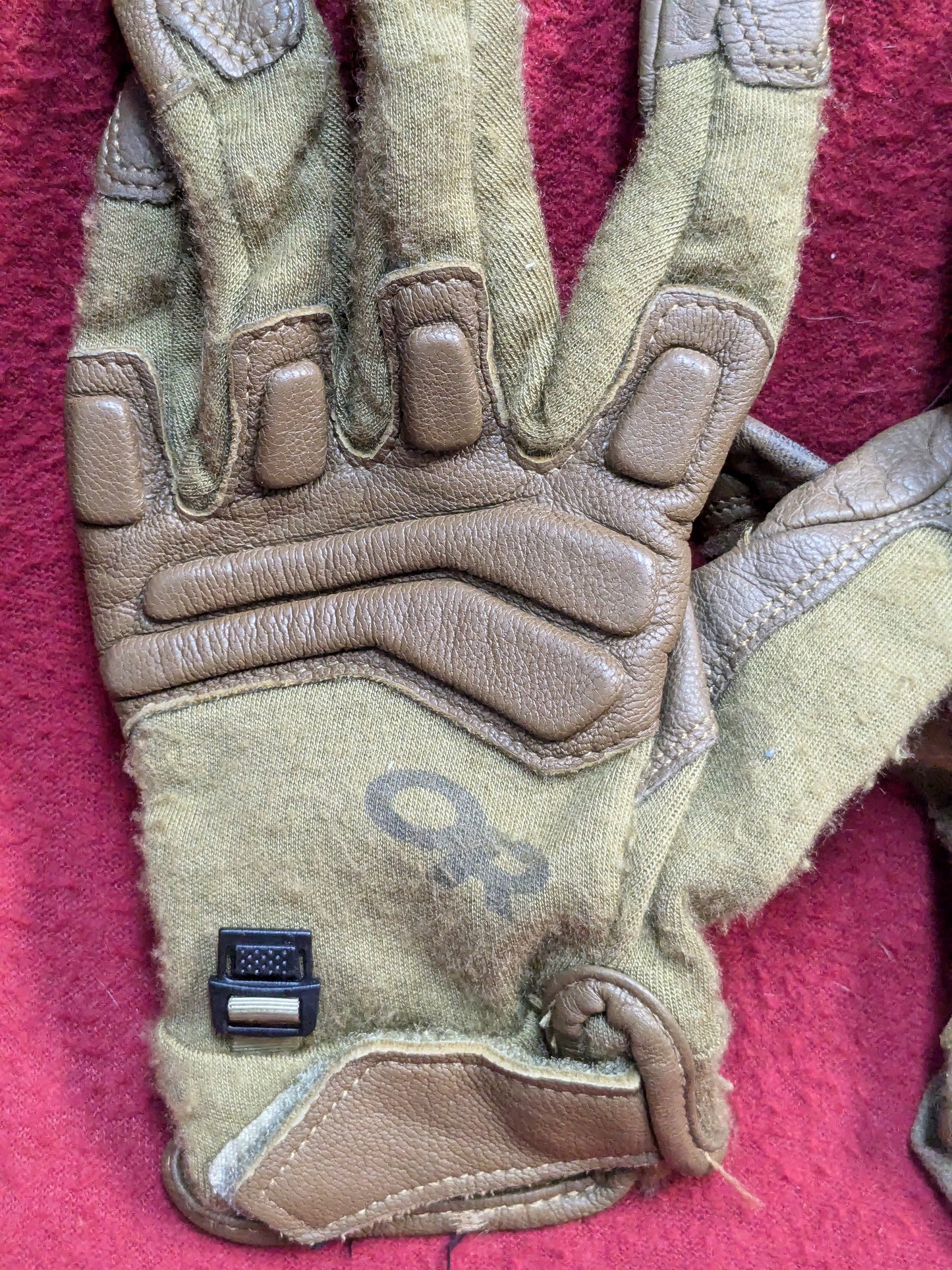 Outdoor Research Firemark Sensor Gloves - USA  Coyote Medium  Used (cb02-ENU197)