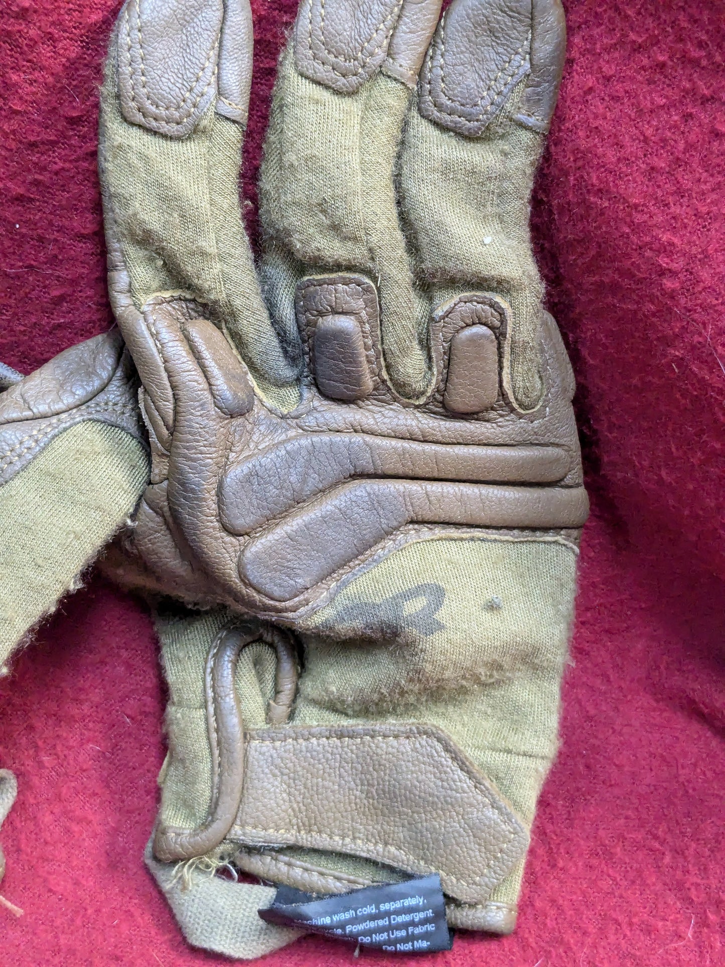 Outdoor Research Firemark Sensor Gloves - USA  Coyote Medium  Used (cb02-ENU197)