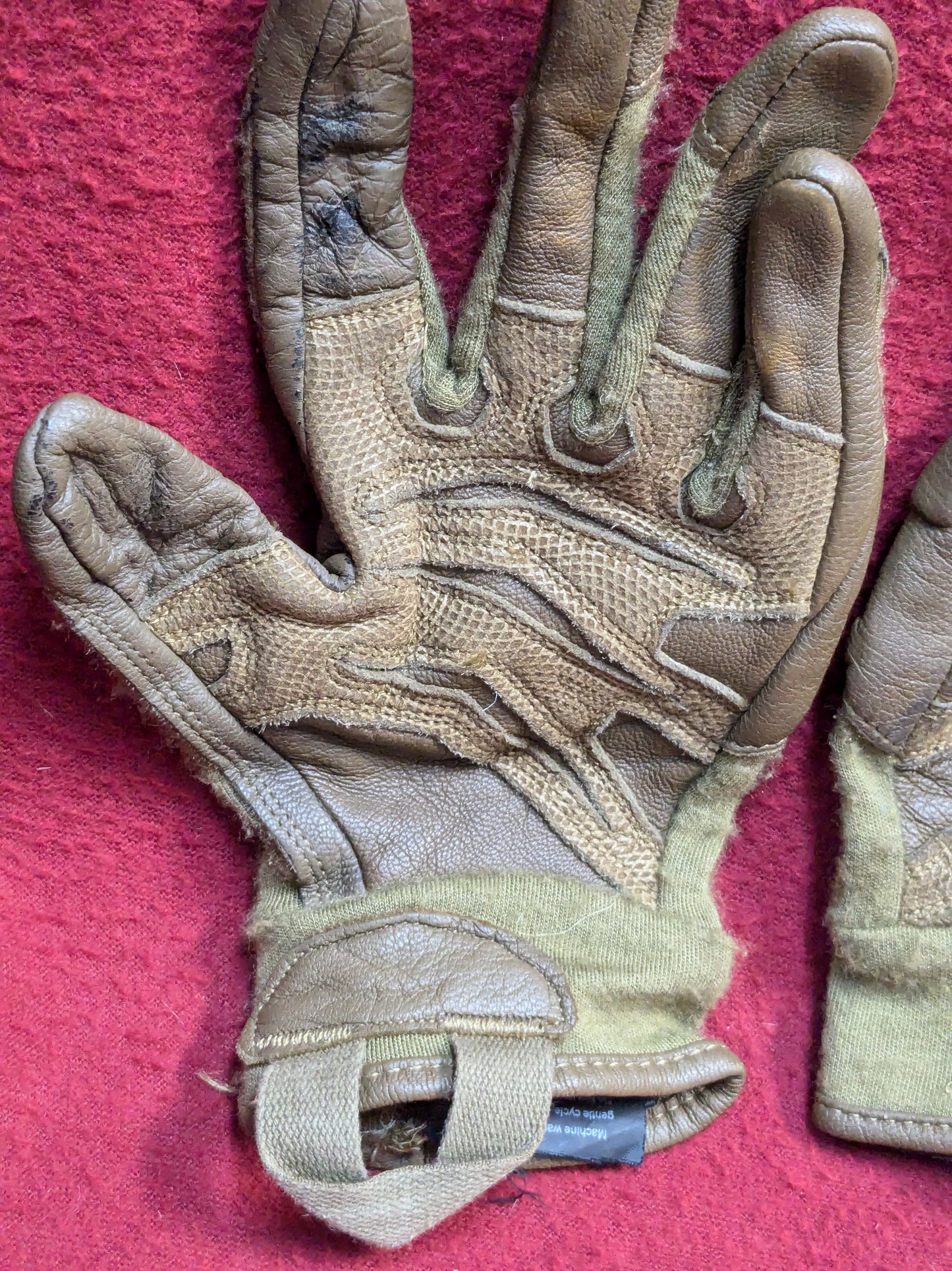Outdoor Research Firemark Sensor Gloves - USA  Coyote Medium  Used (cb02-ENU197)