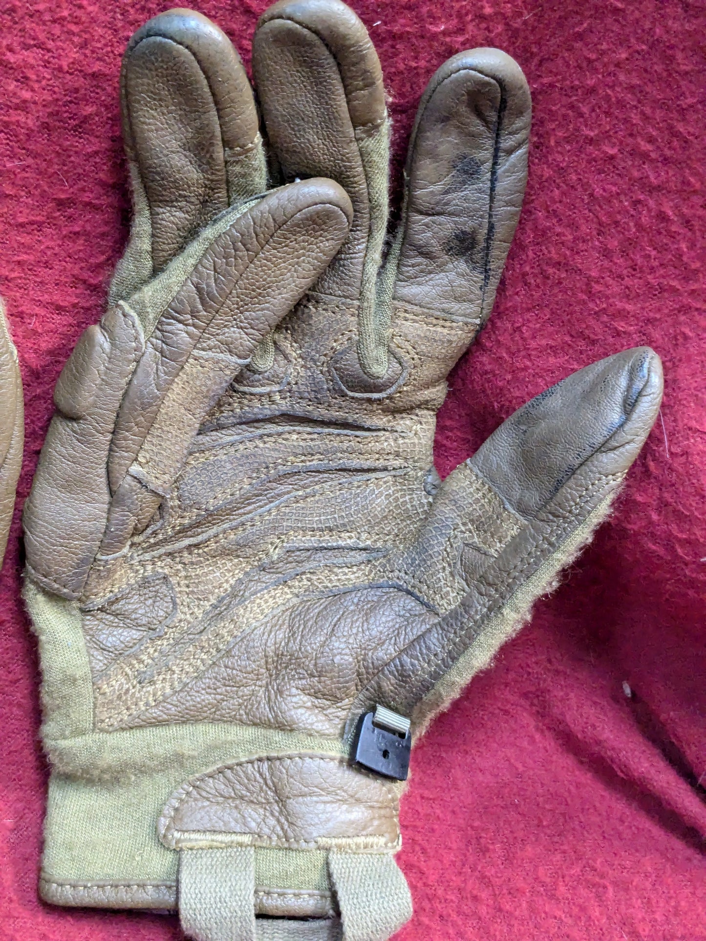 Outdoor Research Firemark Sensor Gloves - USA  Coyote Medium  Used (cb02-ENU197)