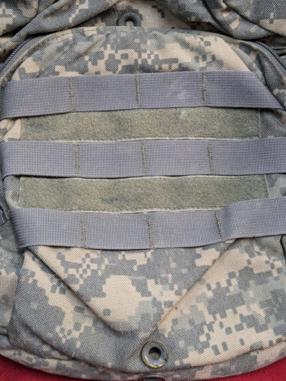 camelbak hydration system backpack *carrier only* UCP/ACU camo used (db01-YLU51)