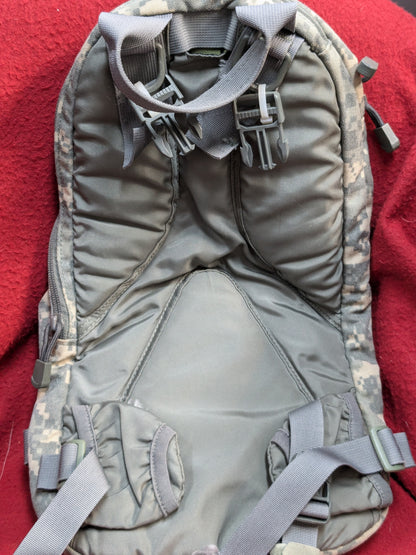camelbak hydration system backpack *carrier only* UCP/ACU camo used (db01-YLU51)