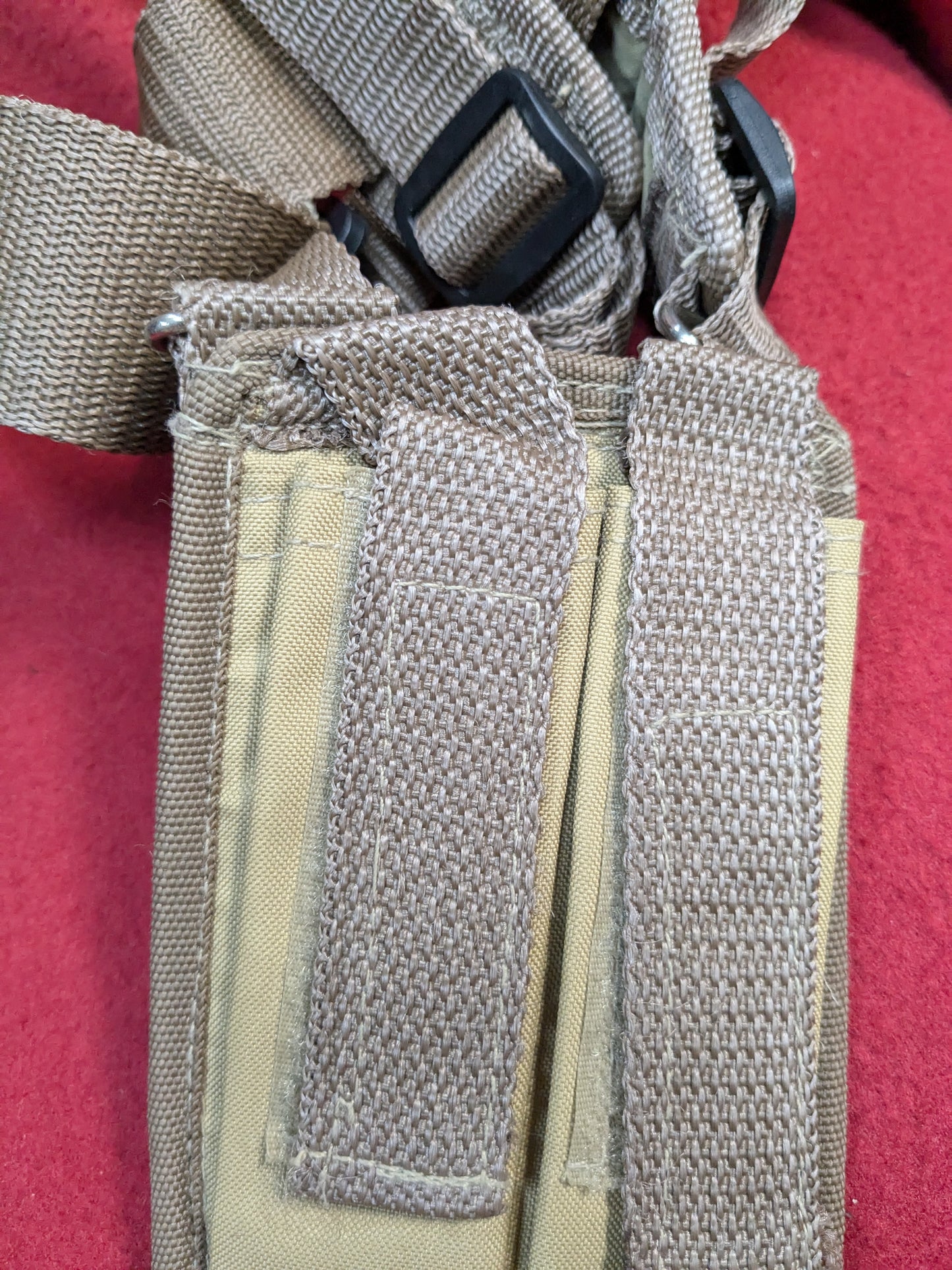 Holster Shoulders Ammo Pouch Tan Used (31cr- ca6-YLU90)