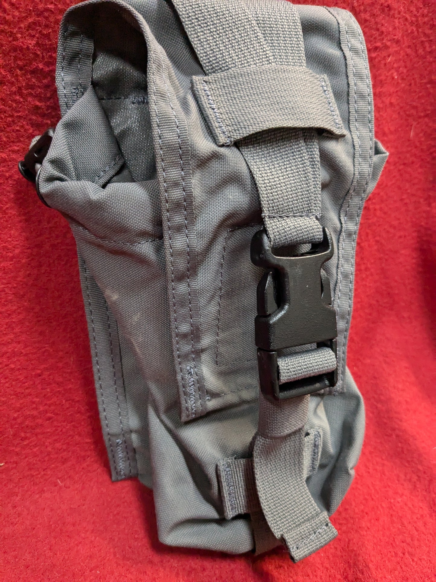 T.REX Hydro Pouch Wolf Gray Good Condition (ca3-YLU133)