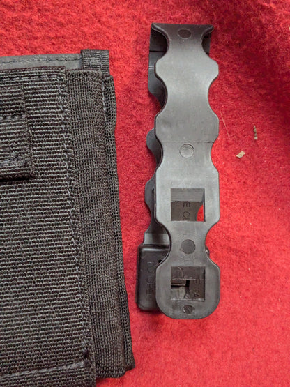 IC13 Arms Invert Black M4 Mag Pouch Used (36cr- ca4-YLU184)
