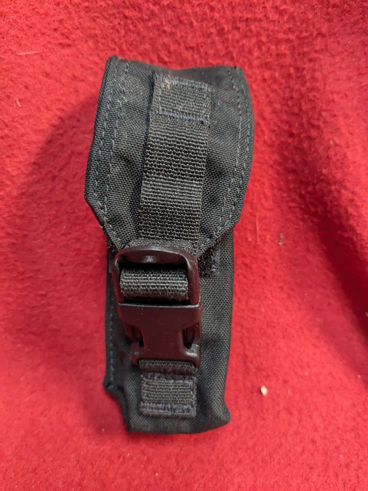 TYR TACTICAL SINGLE FLASHBANG POUCH Black Used  (36cr- ca4-YLU198)