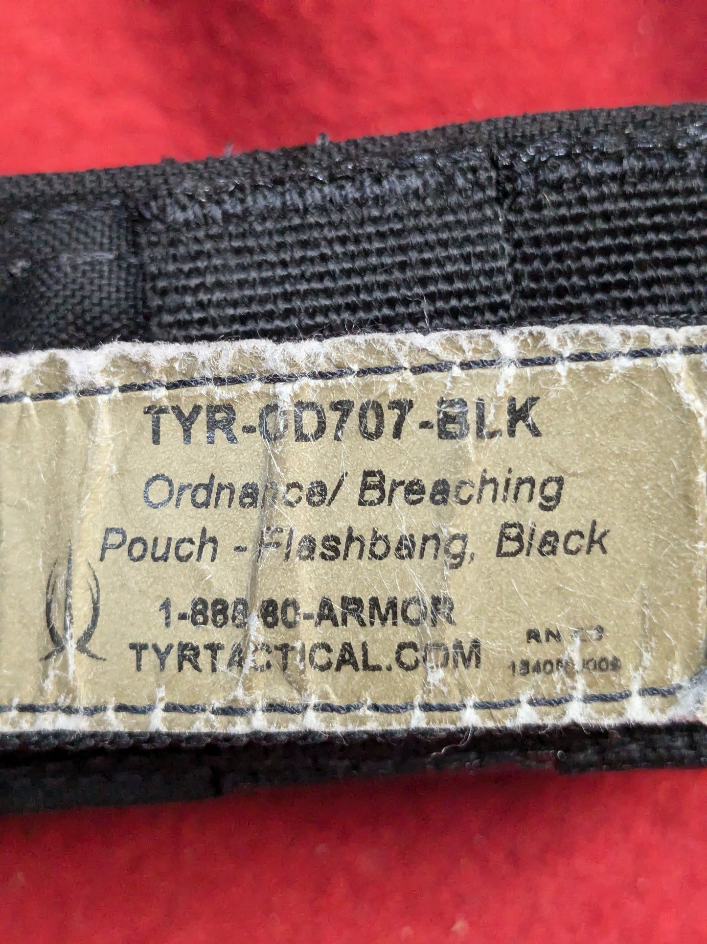 TYR TACTICAL SINGLE FLASHBANG POUCH Black Used  (36cr- ca4-YLU198)