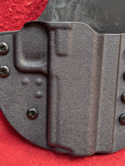 Cross Breed Holsters Right Hand 4.25" Black Used (FB17-GUA66)