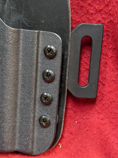 Cross Breed Holsters Right Hand 4.25" Black Used (FB17-GUA66)