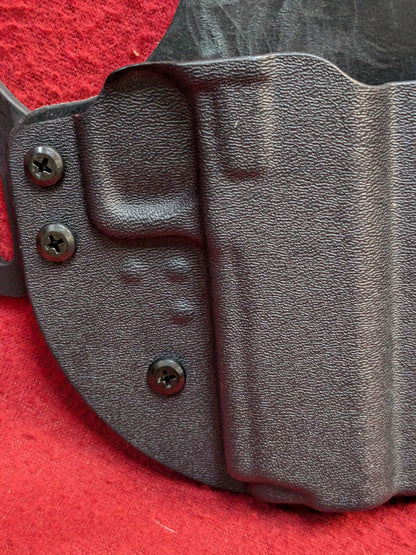 Cross Breed Holsters Right Hand 4.25" Black Used (FB17-GUA66)