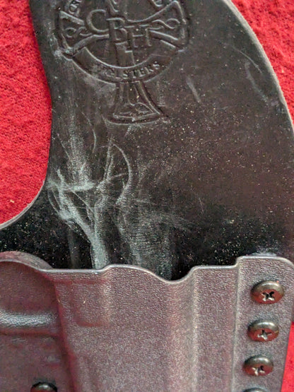 Cross Breed Holsters Right Hand 4.25" Black Used (FB17-GUA66)