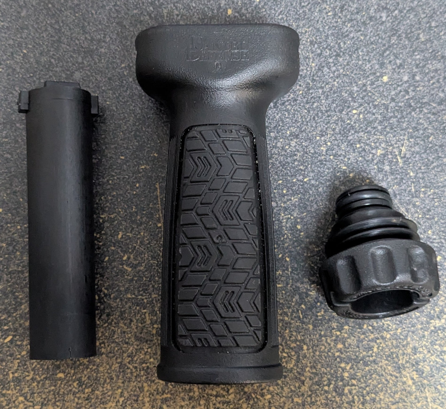 Daniel Defense Vertical Picatinny Foregrip, Black (AA05-26May16)