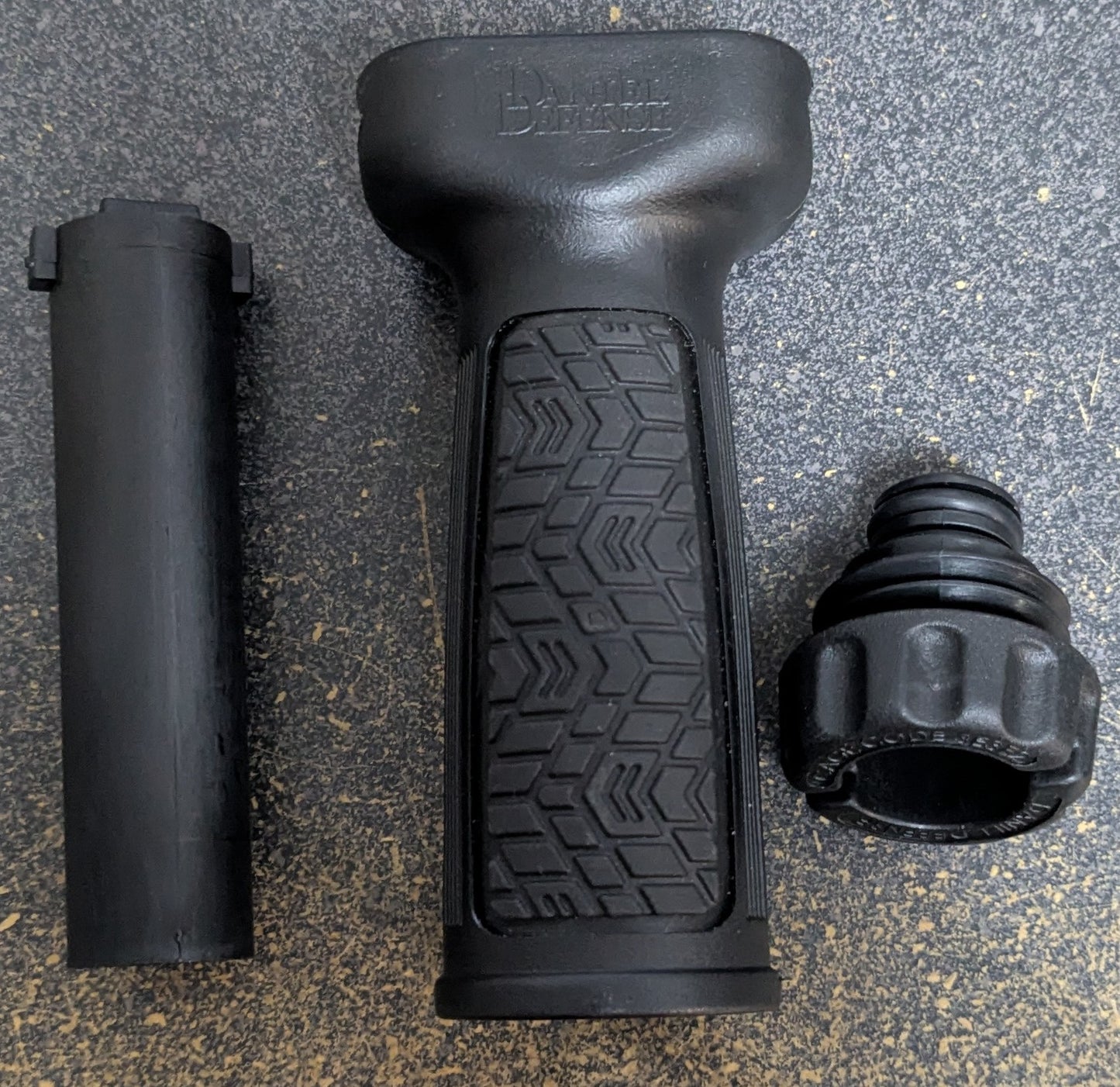 Daniel Defense Vertical Picatinny Foregrip, Black (AA05-26May16)