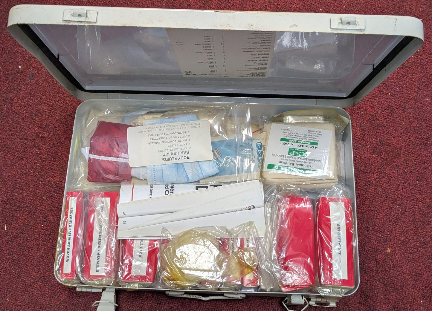 First Aid Kit Medium (AA13-25Nov12)